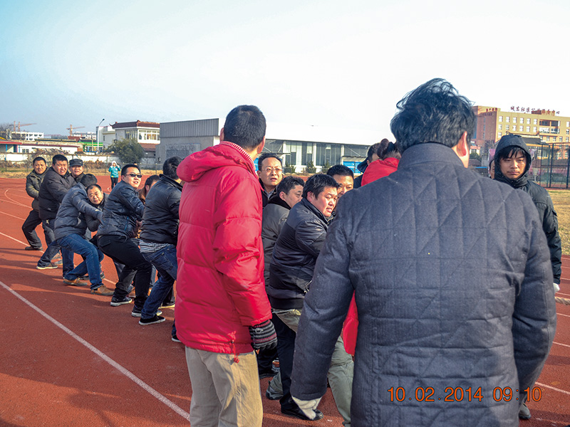 2014年公司舉辦的撥河比賽活動(dòng) 